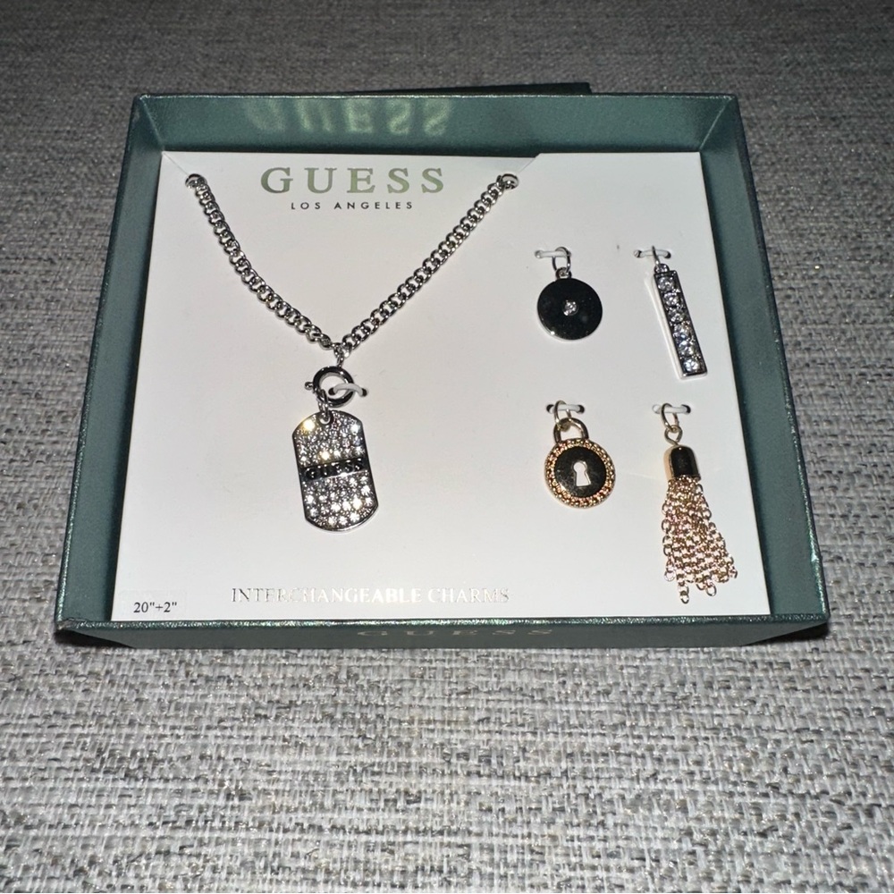 NWT Guess Charm Necklace 🌸 - Picture 3 of 4